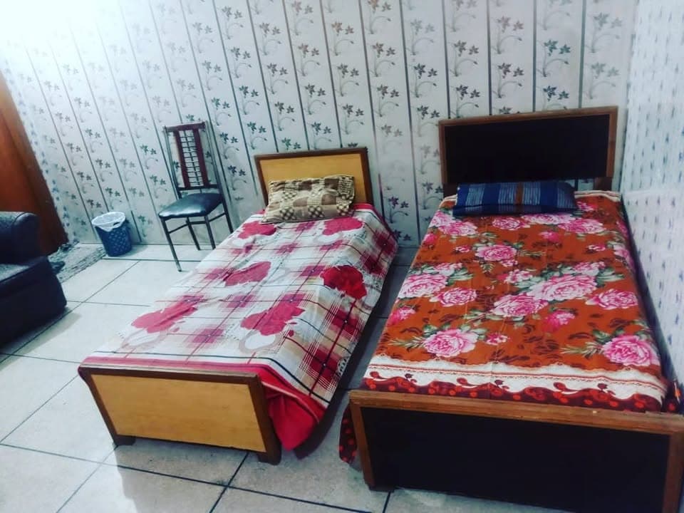 Ghouri Executive Boys Hostel (Model Town Link Road)