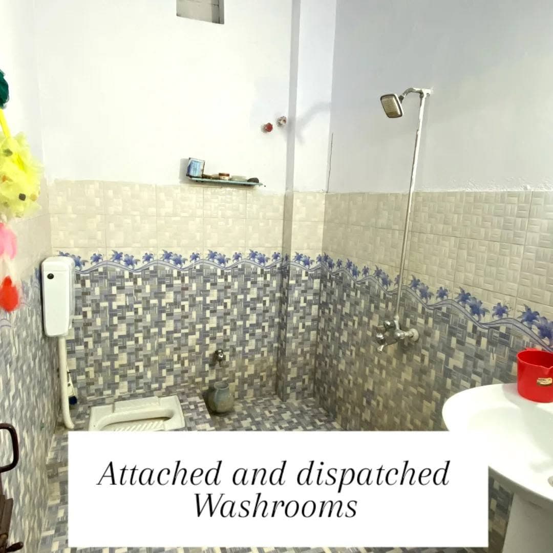 White Petal Girls Hostel (Akram Park, Gulberg III), photo 3