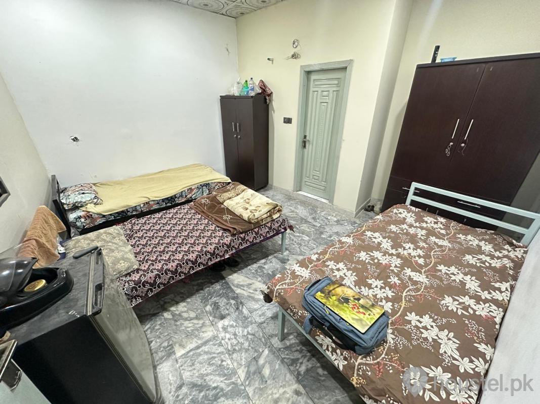 Al Harmain Boys Hostel (Davis Road)