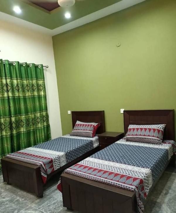 Parkway Girls Hostel (near Arfa Tower)