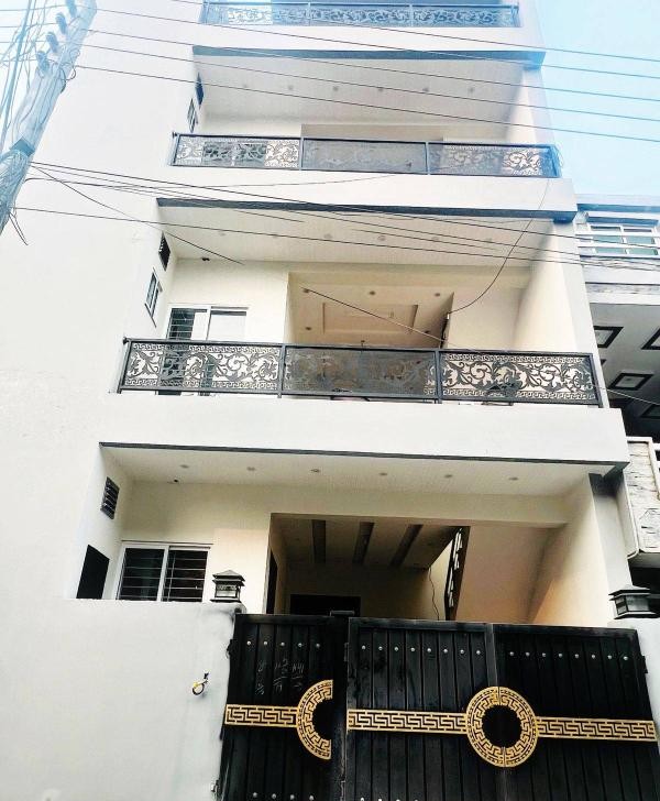 Star Inn Girls Hostel (Defence Road)