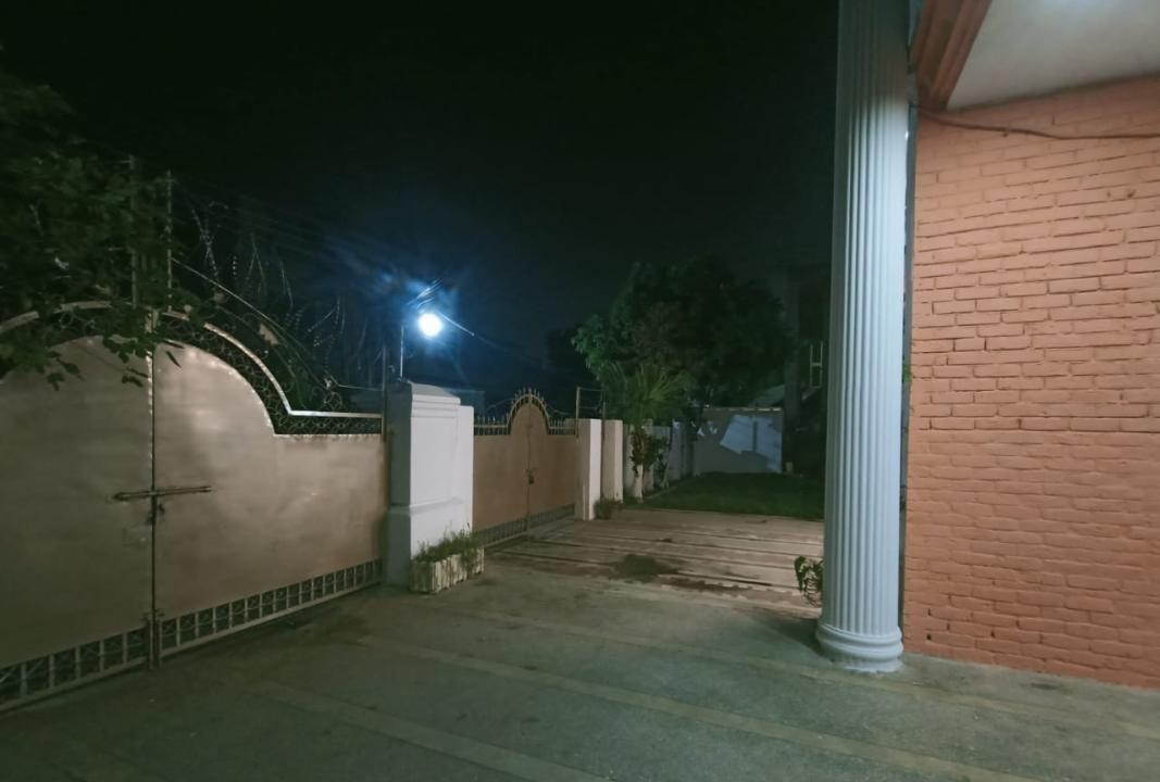 Royal Luxury Girls Hostel (Garden Town)