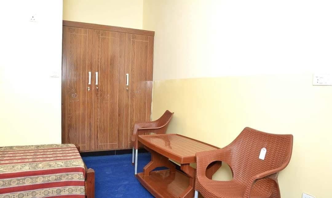 Nafees Boys Hostel (Royal Avenue), photo 2