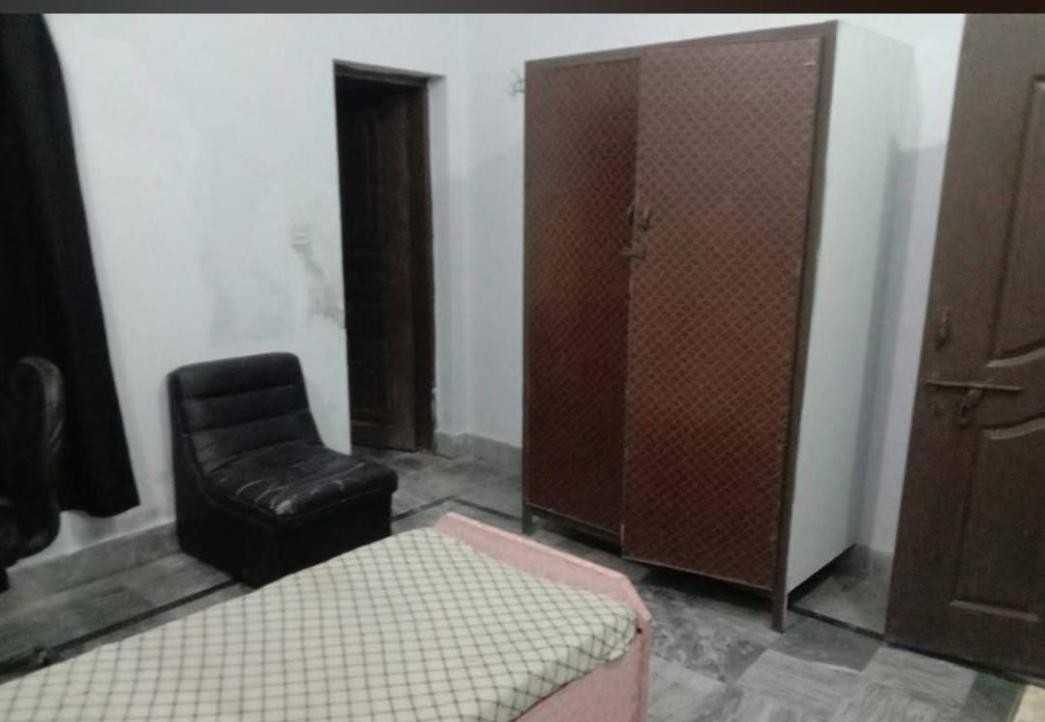 Ideal Girls Hostel (Jinnah Colony)