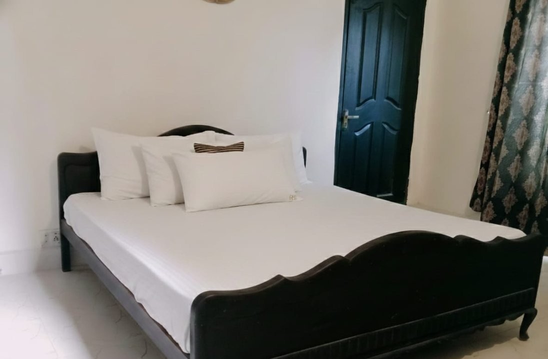 Royal Nest Girls Hostel (Bosan Road)